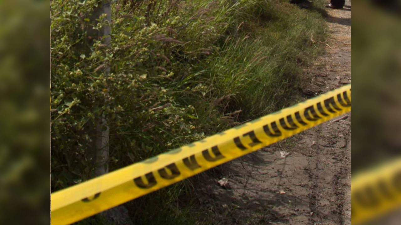 Encuentran restos humanos dentro de hielera en camioneta abandonada en NL