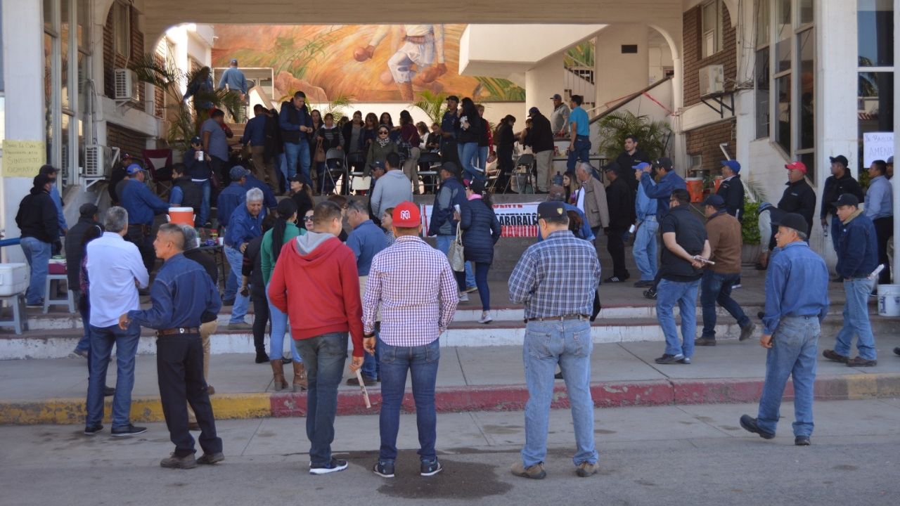 Sindicalizados de Navojoa toman Agencia Fiscal y siguen las protestas