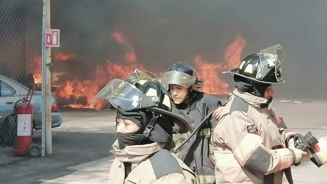 Explosión de almacén de gas provoca evacuación masiva en Ecatepec