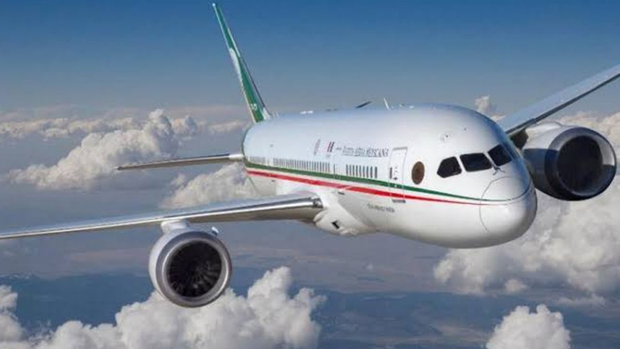 “Superó a Peña en tonterías”: Usuarios tunden a AMLO por rifa del avión