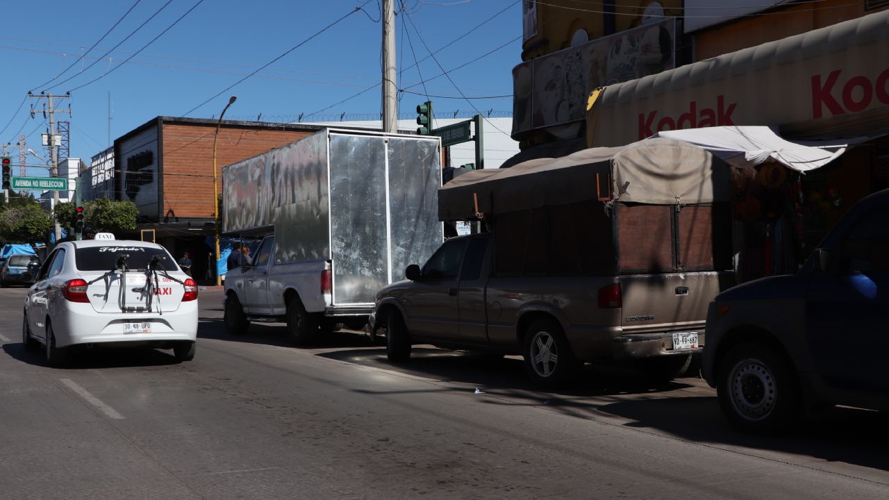 Inspección y Vigilancia retira carros bodega en centro de Obregón