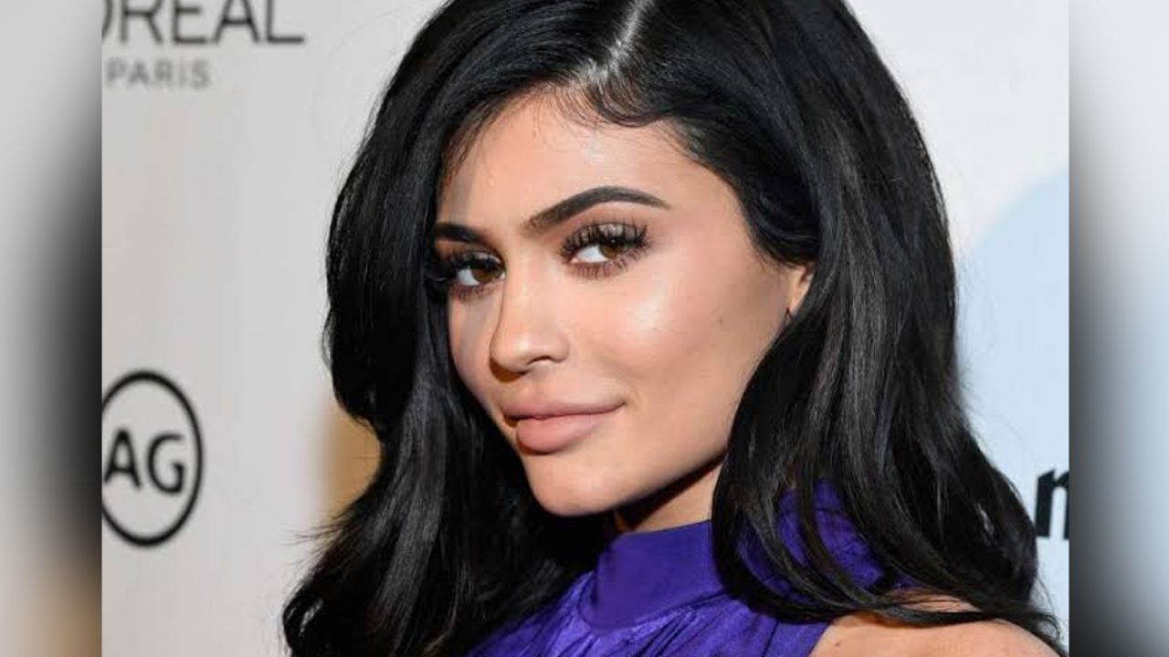 Kylie Jenner prende Instagram al imitar el ‘look’ más atrevido de Kris