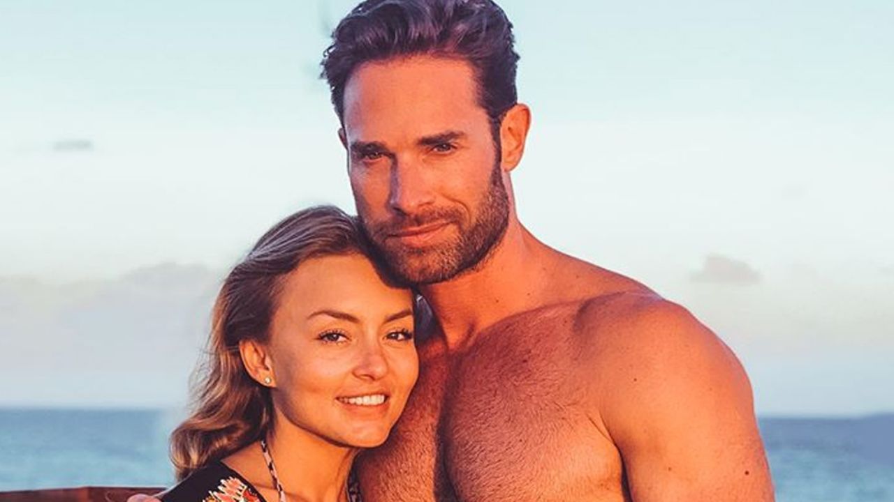 La chica del bikini azul: Angelique Boyer presume bronceada figura en la playa