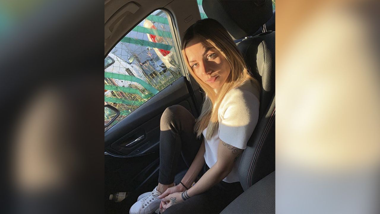 Melanie Pavola se niega a levantarse de la cama y posa lencería blanca