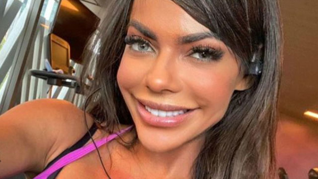 Suzy Cortez pone a sudar a internauta al empapar su pronunciado trasero