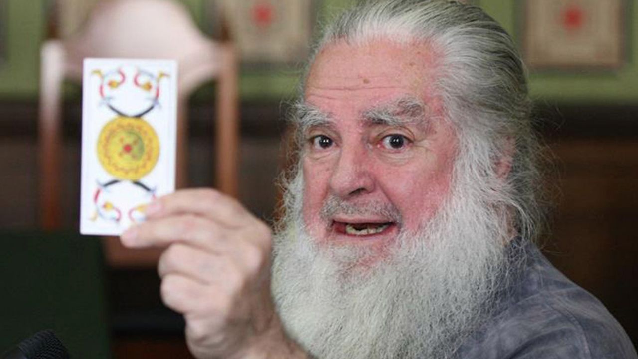 Brujo Mayor hace ritual en tumba de José José para “desembrujarlo” de Anel