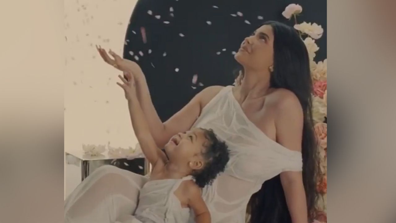 Kylie Jenner muestra nueva línea de maquillaje inspirada en su hija Stormi