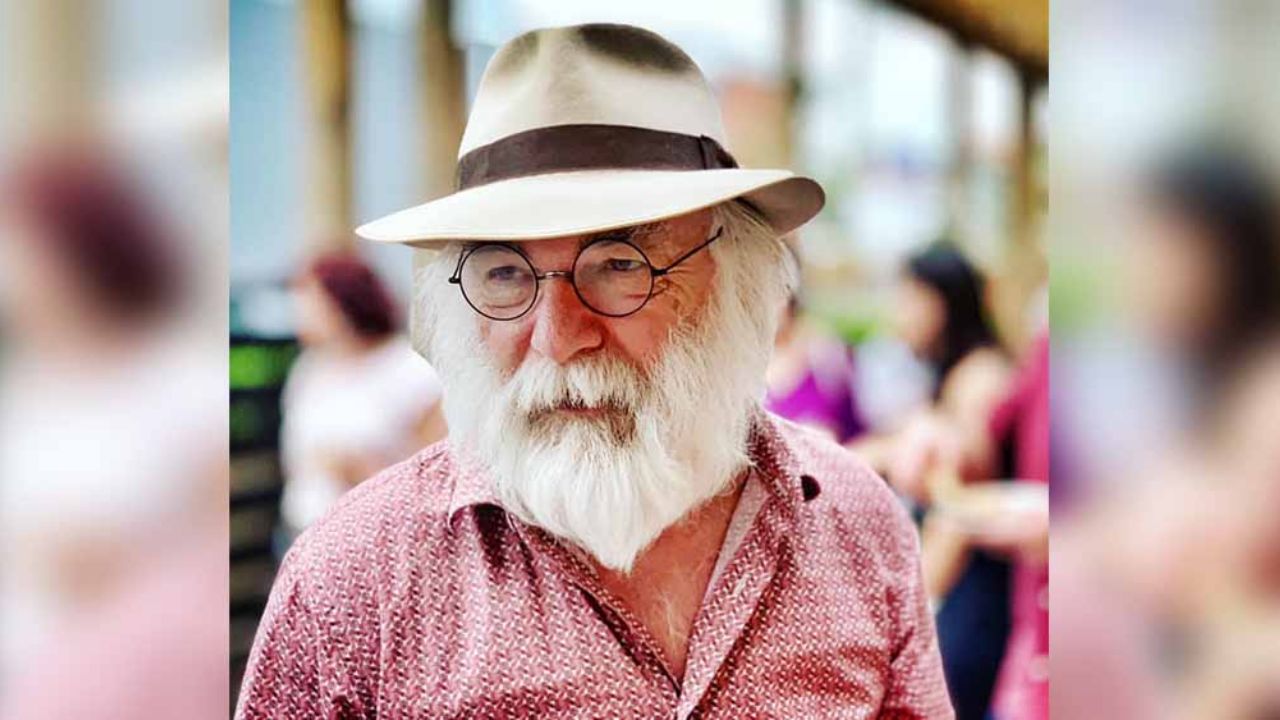 “Se detuvo, se disculpó y cerró sus ojos”: Músico muere en pleno escenario