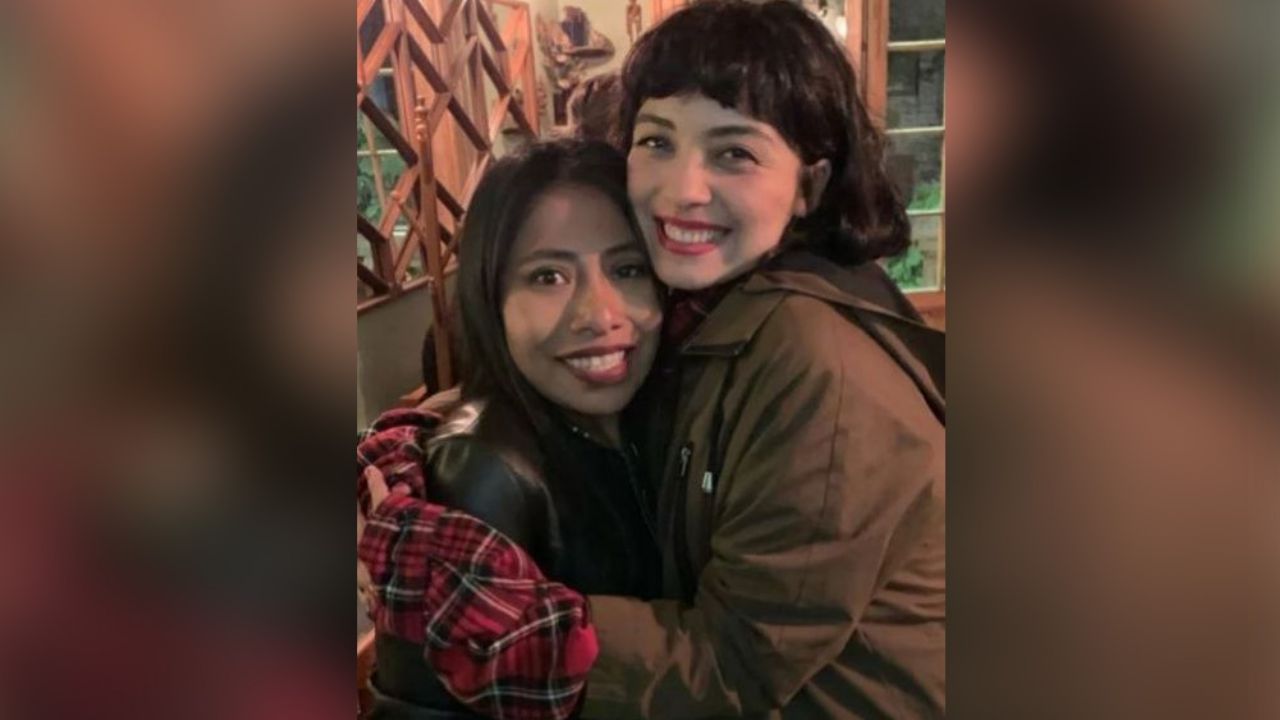 Yalitza aparece en show de Mon Laferte y protesta contra la discriminación