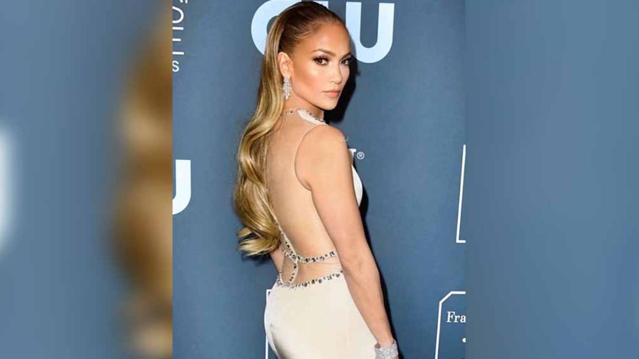 ¿Quieres hablar con JLo? La cantante publica su número y pide que le escriban