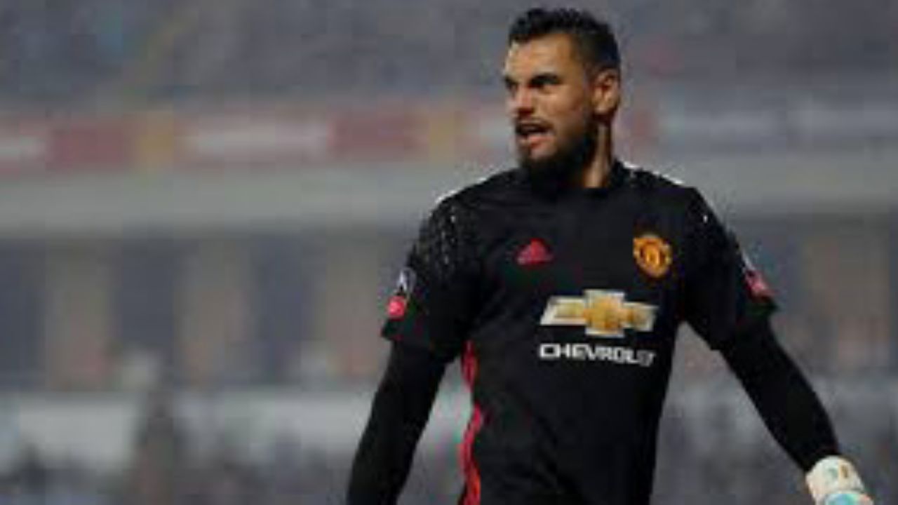 Arquero de Manchester United, vivo de milagro tras aparatoso accidente