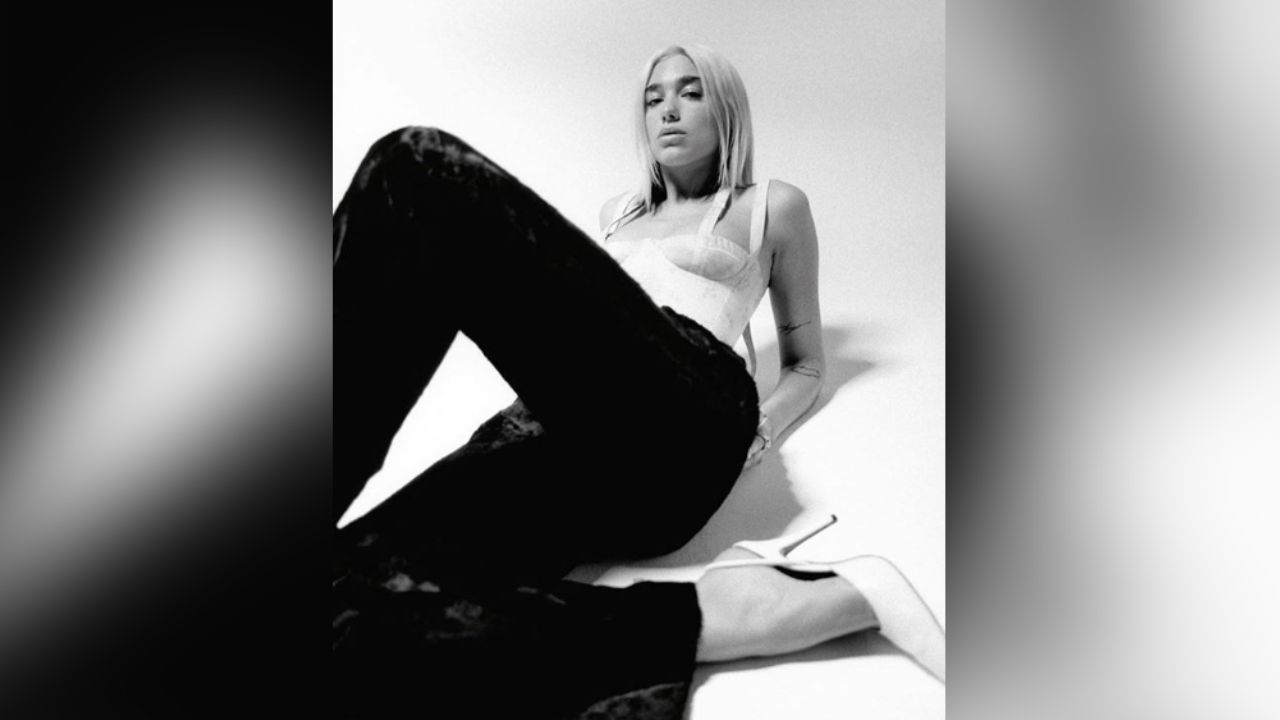 Dua Lipa se divierte con las atracciones de Londres al lado de una amiga