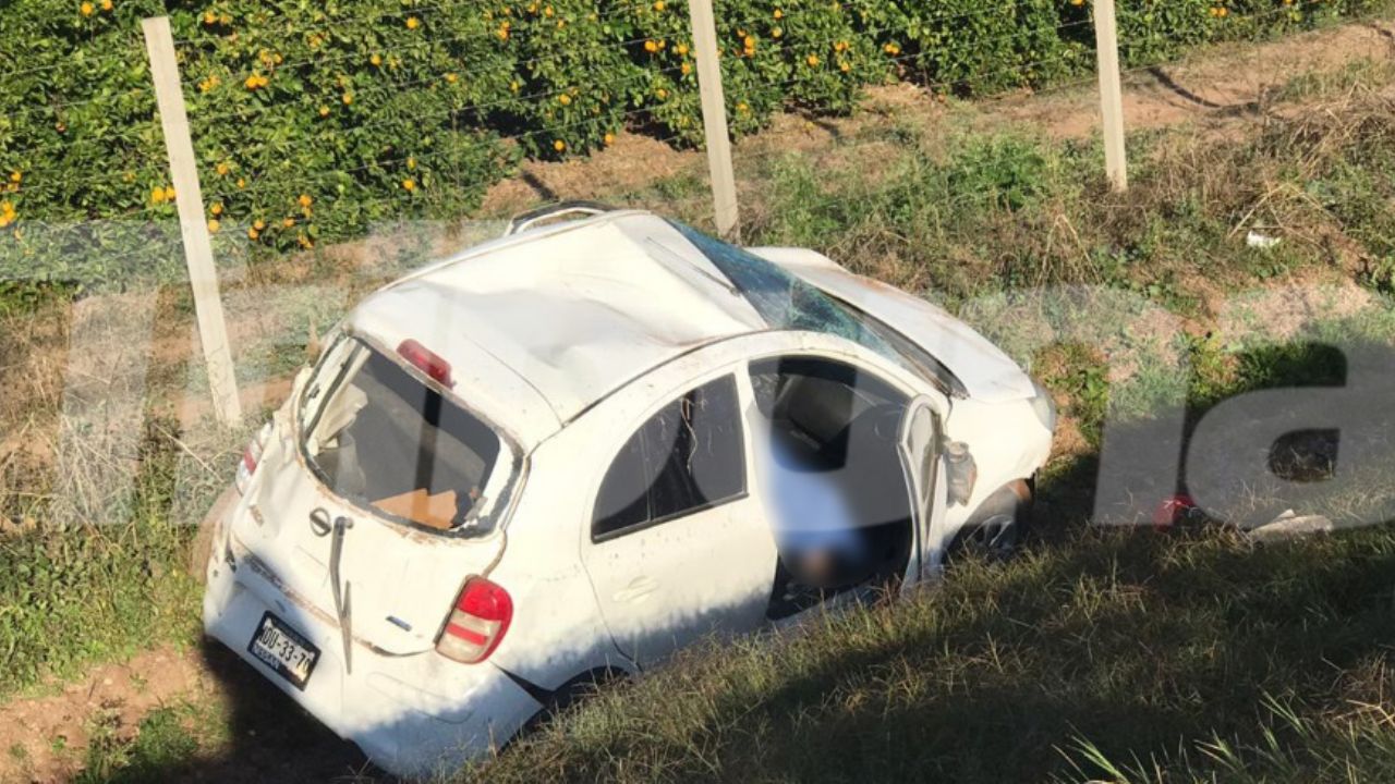 Tragedia en carretera: Muere una mujer tras volcadura; hay un menor lesionado