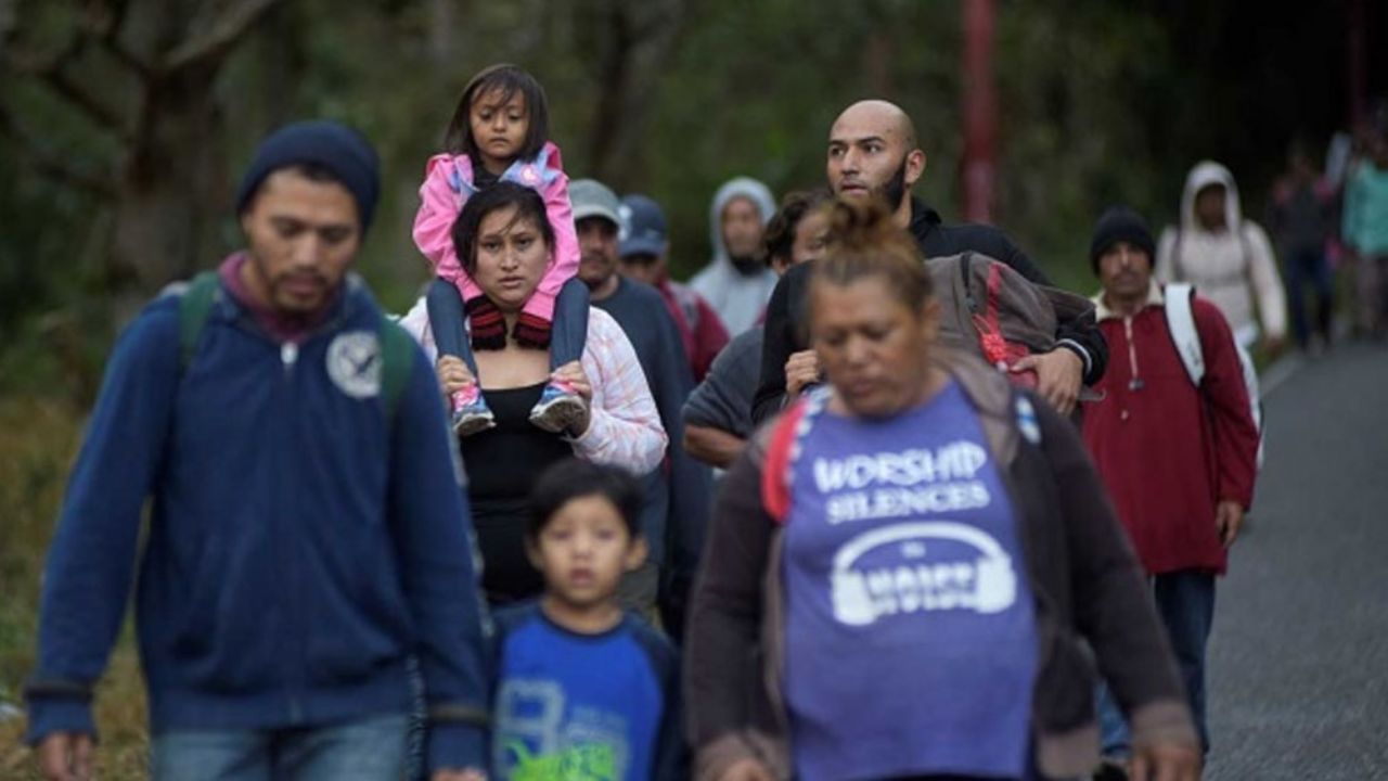 Otra caravana migrante, ahora de El Salvador sale rumbo a Estados Unidos