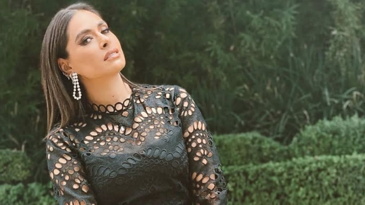 Galilea Montijo presume espectaculares piernas al lucir coqueto vestido