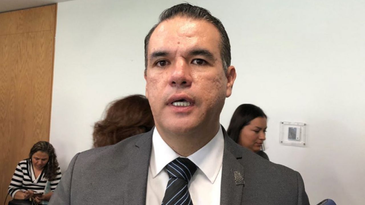 Funcionario asegura que rifa del avión presidencial pagaría la deuda externa