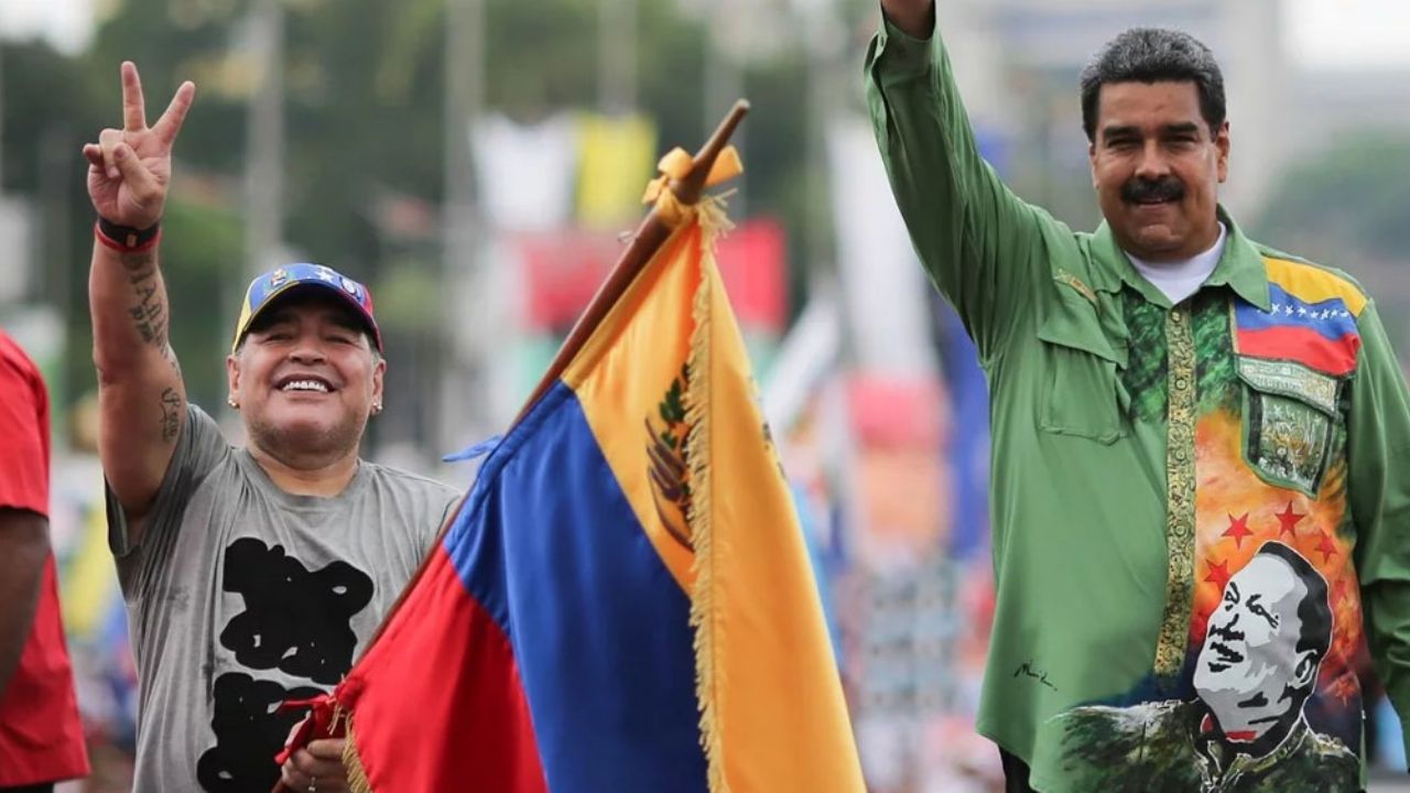 Maradona viaja a Venezuela para brindar “apoyo” a su amigo Maduro
