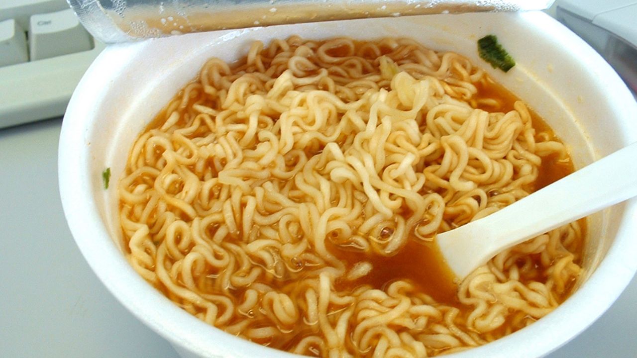 Asaltante propina certero machetazo a un hombre por una sopa instantánea