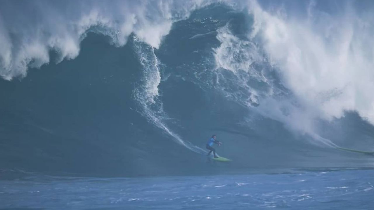 VIDEO: Surfista es ‘engullido’ por gran ola de 18 metros de alto en Portugal
