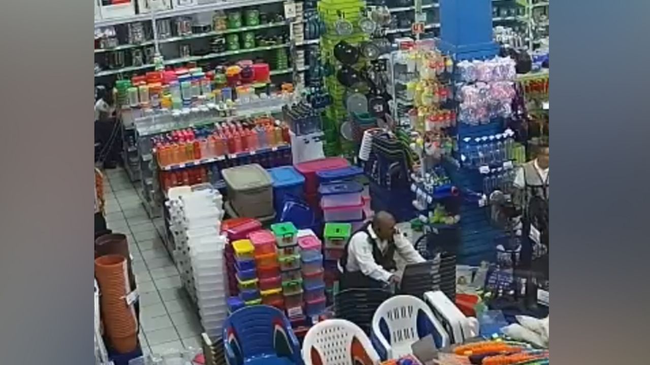 Difunden video del asesinato del policía que trató de evitar un asalto en un super