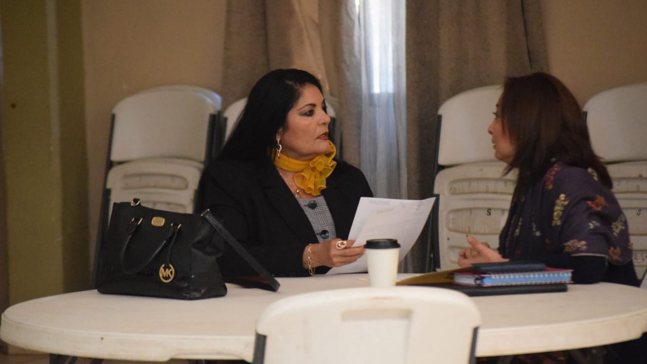 Alcaldesa y funcionarios de Navojoa gobiernan desde un salón sindical