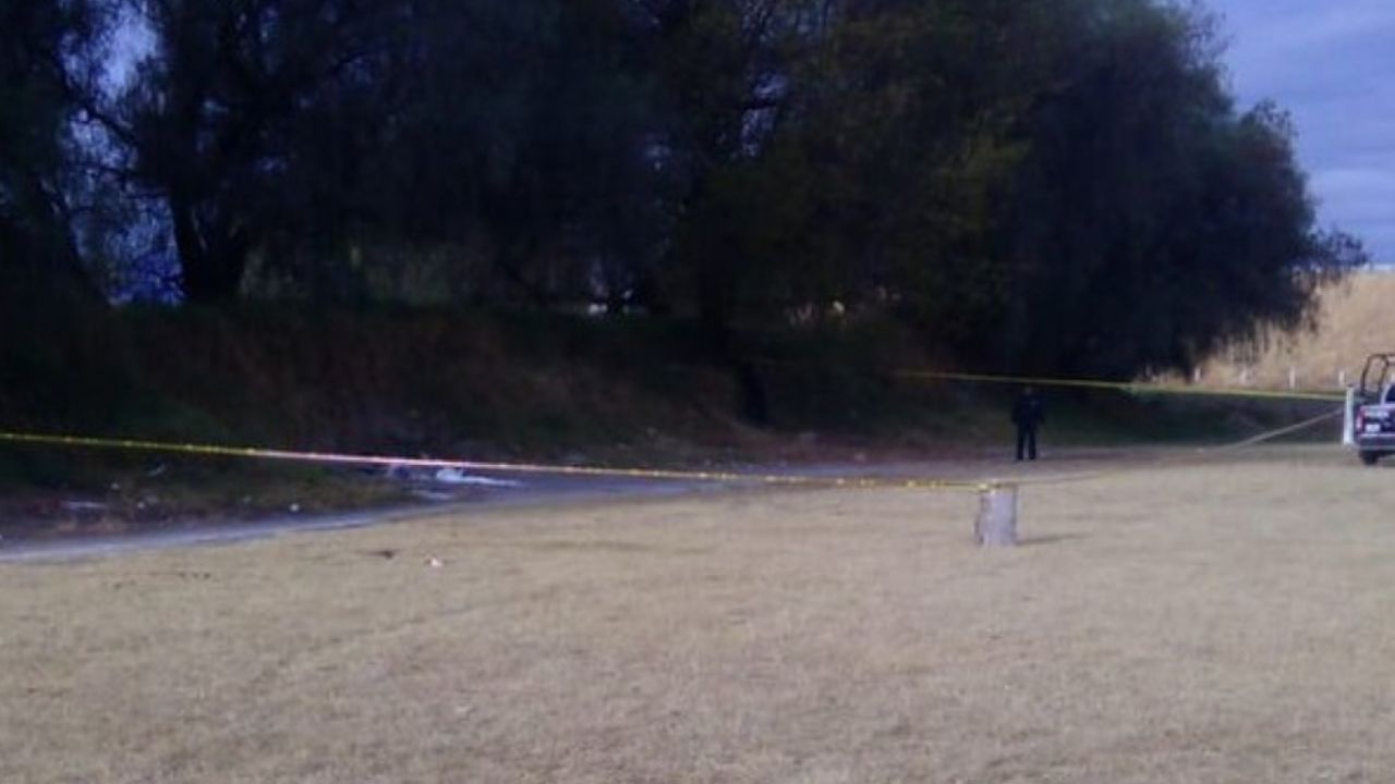 Semidesnudo y cubierto de cal, hallan cuerpo de Esmeralda en Puebla