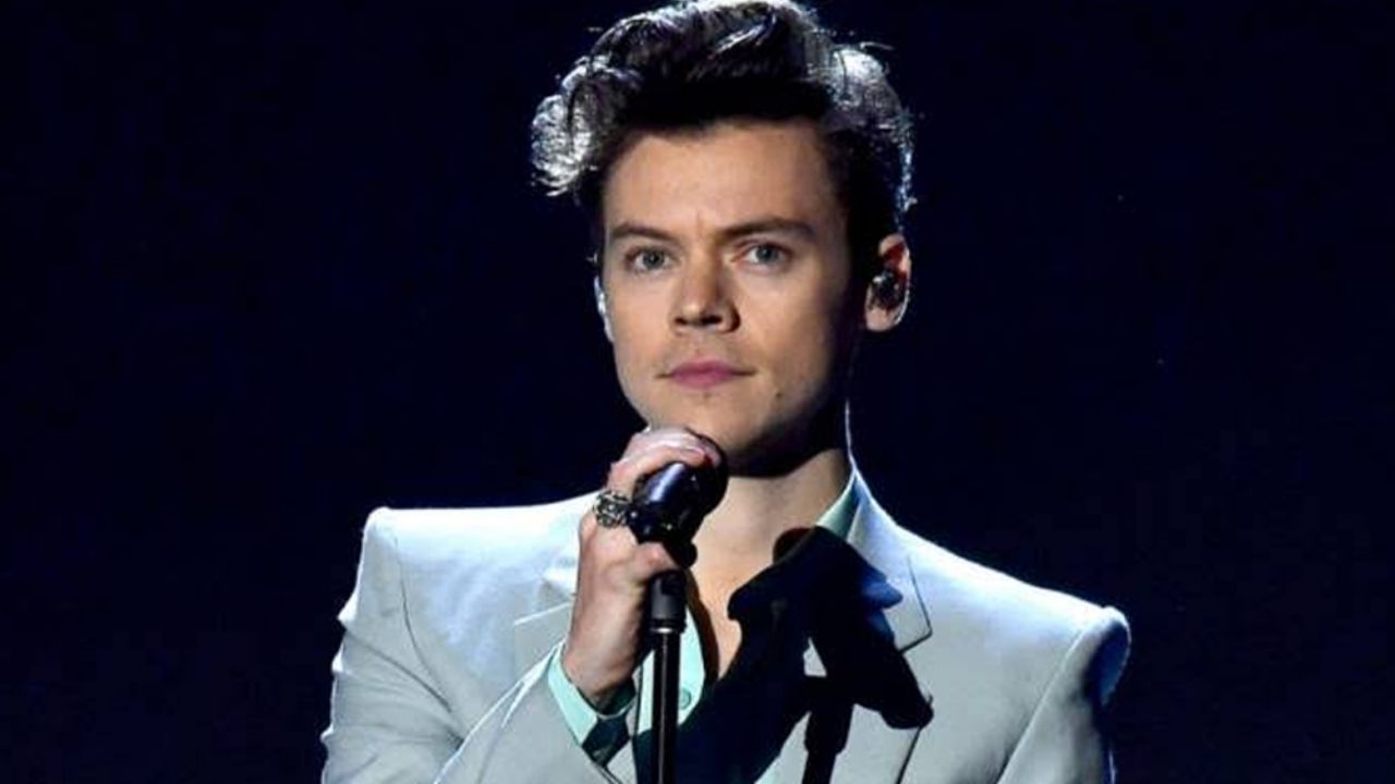 ¡¿Harry eres tú?! Encuentran doble de exOne Direction en cafetería