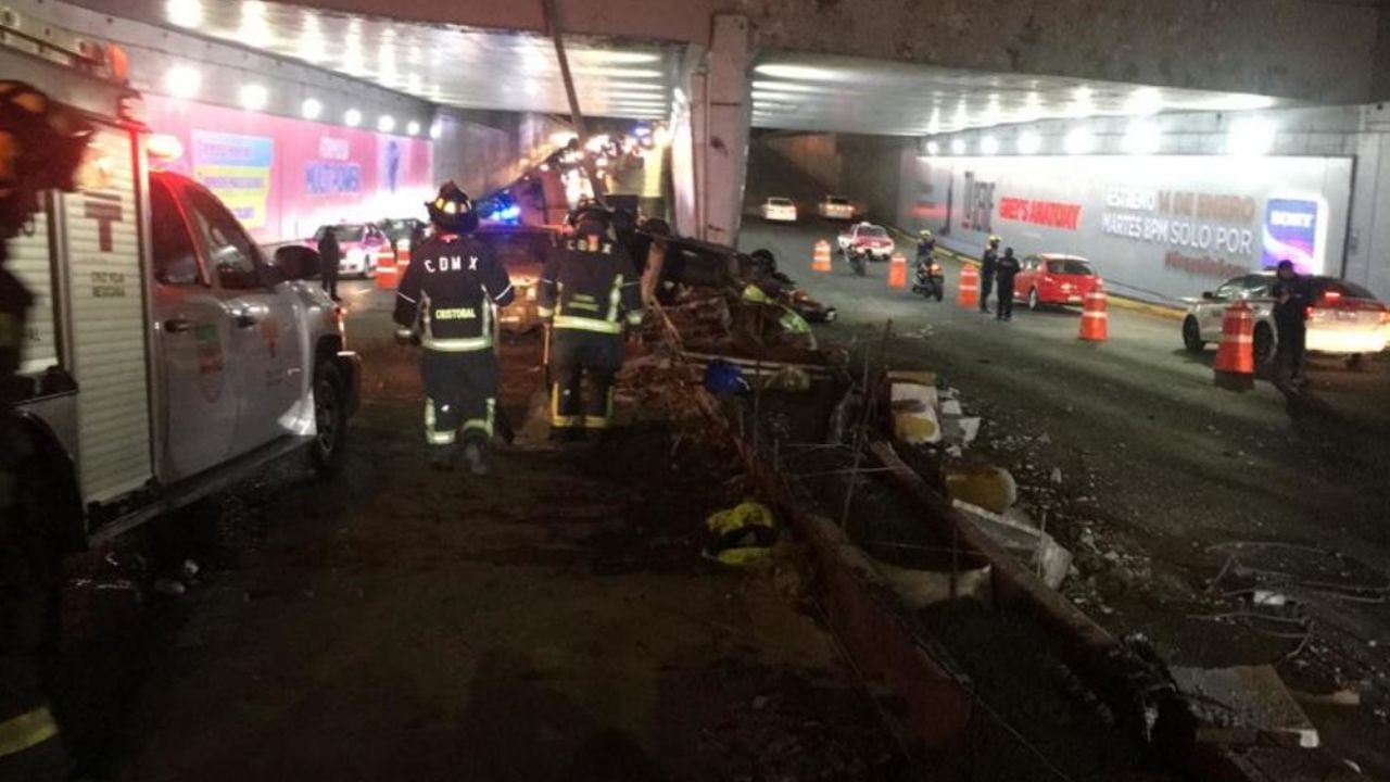 VIDEO: Fatal volcadura deja 2 muertos y un menor herido en Circuito Interior