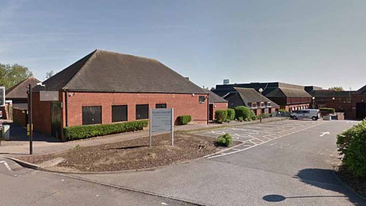 Alumno apuñala a compañero durante simulacro de incendio; cierran escuela