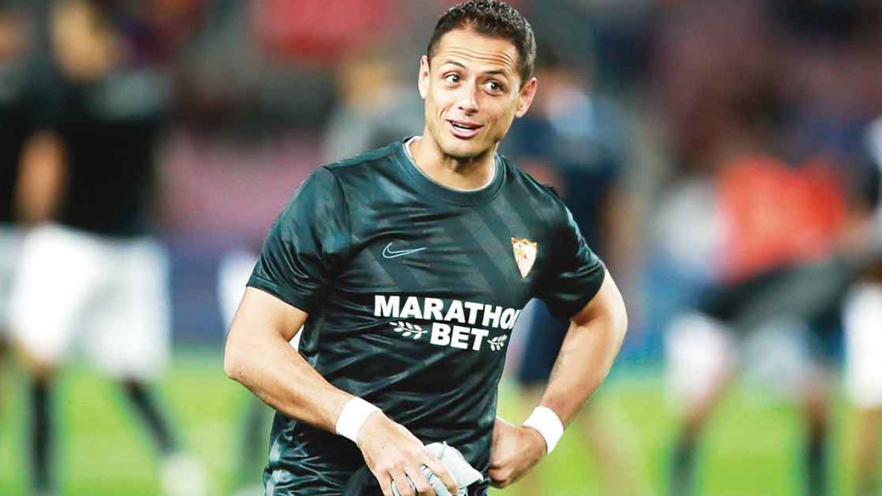 ‘Chicharito’ se va con bronca del Sevilla: “Si hubiera tenido más minutos…”