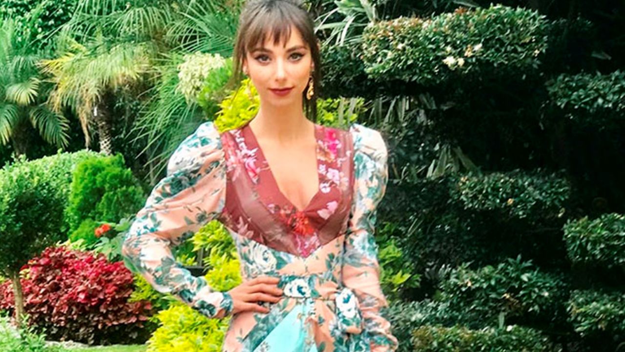 ¡Diosa! Natalia Téllez deja sin aliento al posar con sensual blusa de encaje