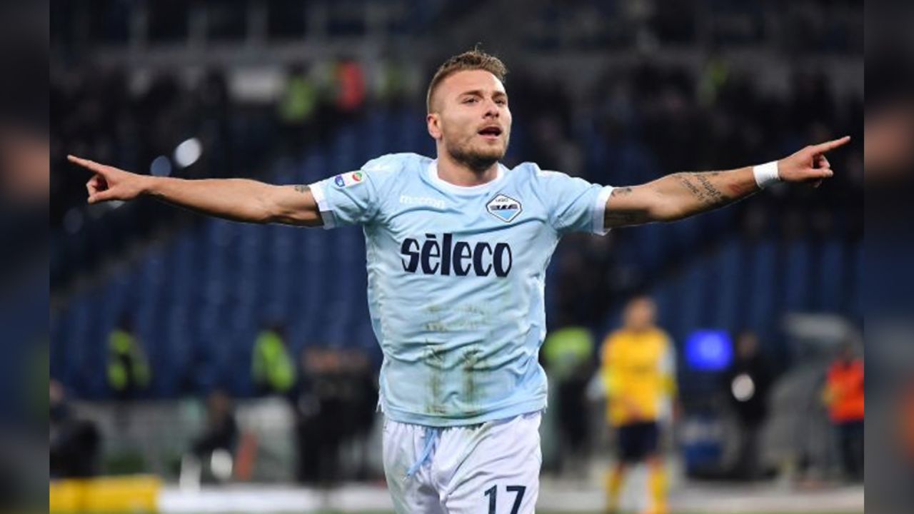 VIDEO: Futbolista pasa vergonzoso momento al resbalar en un penal