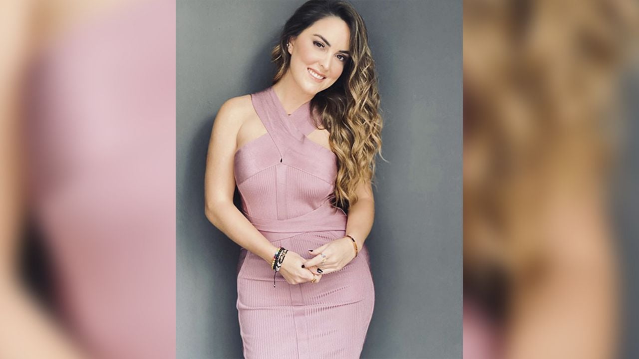 Sobre la arena, Patty López de la Cerda desata pasiones al pasear en bikini