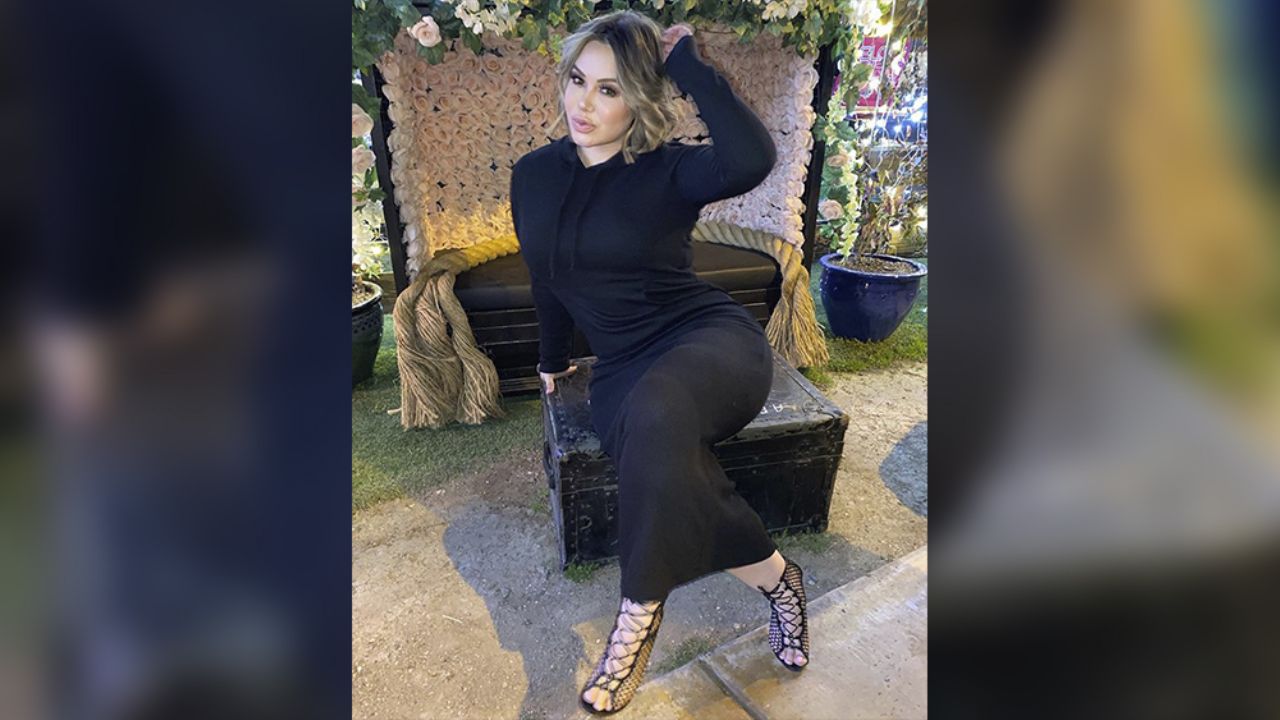 Chiquis Rivera roba miradas con su extravagante ‘outfit’ al arribar a Miami
