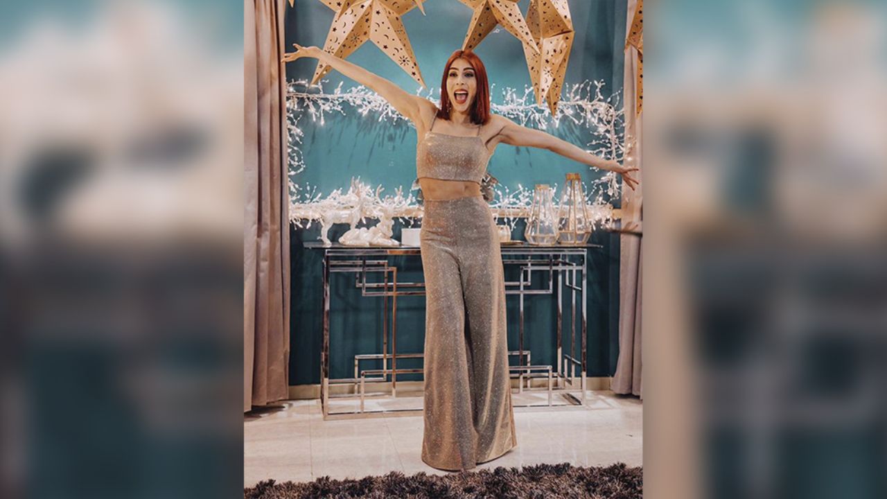 ¡Asombrosa! María León sorprende a sus fanáticos al presumir su flexibilidad