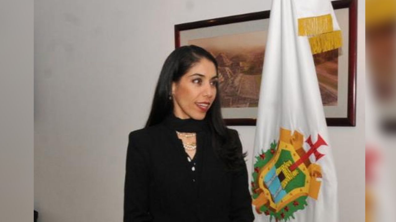 Fiscal veracruzana afirma ser familiar de presunta integrante de Los Zetas