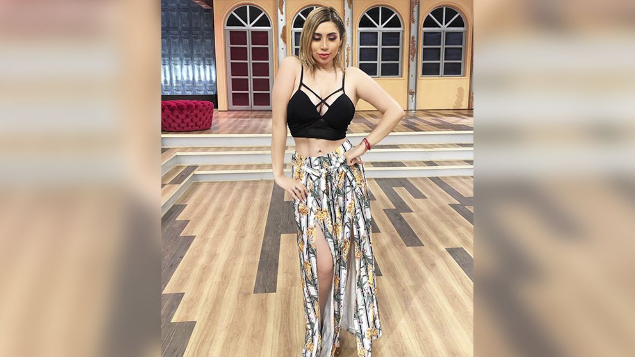 ‘La Bebeshita’ complace pupilas al disfrutar masaje en paños menores