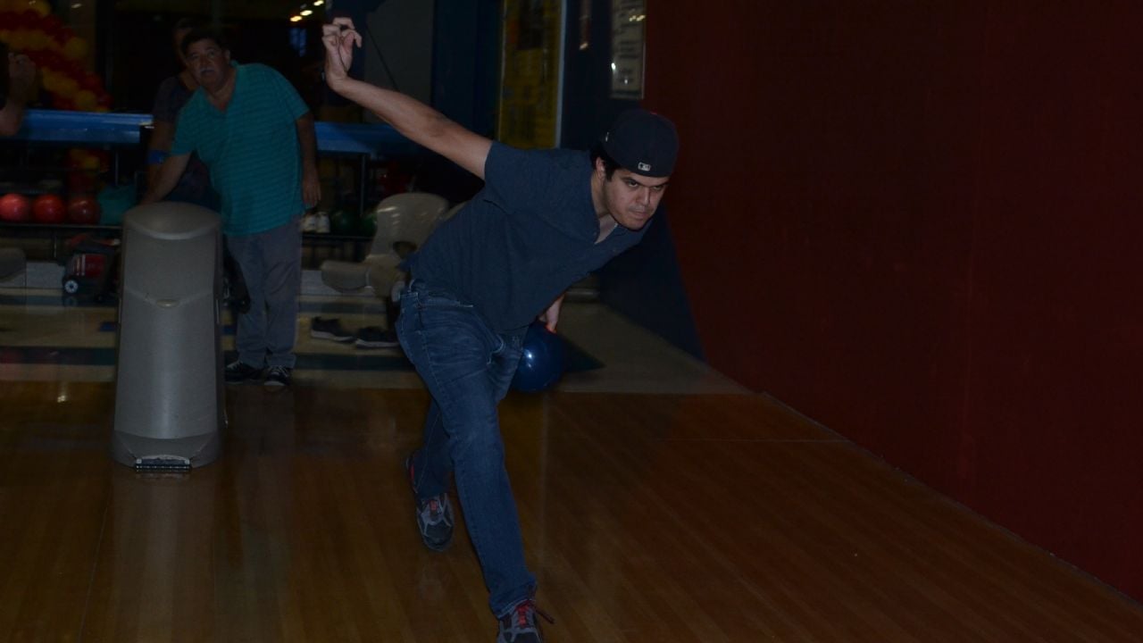 ‘El Busta’ tira otra línea de 300 pinos, su tercer juego perfecto de la temporada