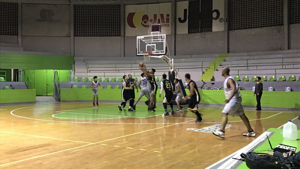 Auto-Classic arrolla a Somos Familia y se mantiene en la cima