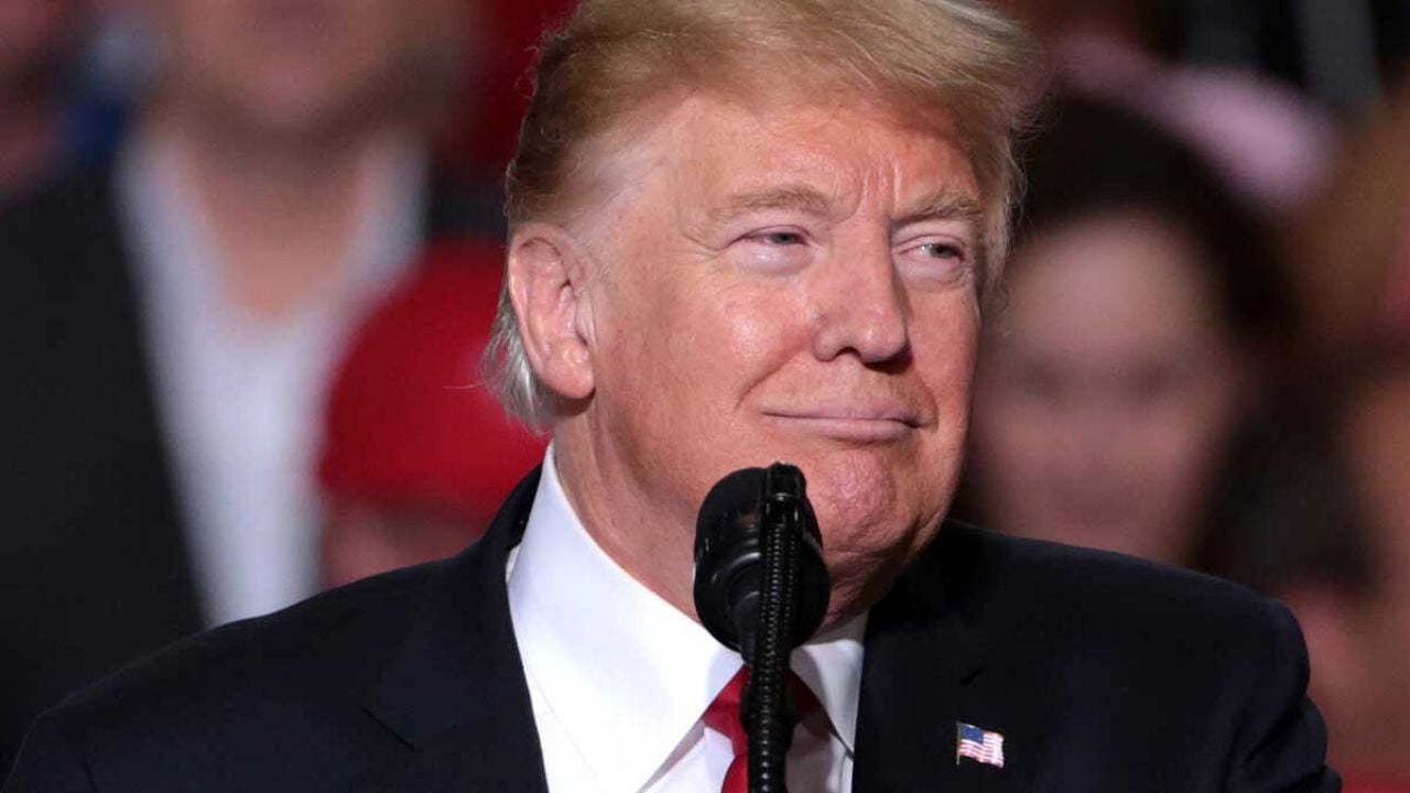 Donald Trump, desde Suiza, se burla del juicio político en su contra