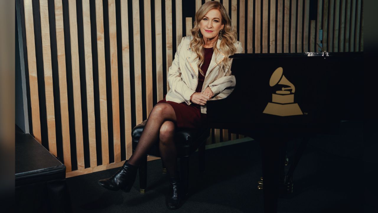 Expresidenta de los Grammy presenta denuncia por discriminación y acoso