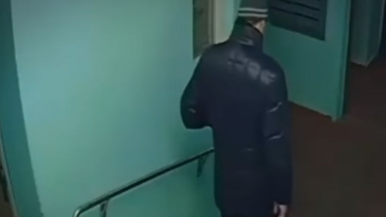 VIDEO: Niña logra engañar a hombre sospechoso que la seguía en Rusia