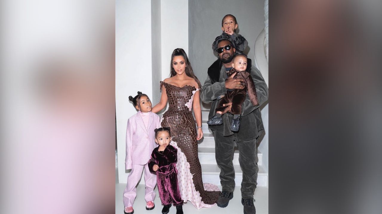 Kim Kardashian vive una “mañana de locura” al lado de Kanye y sus 4 hijos