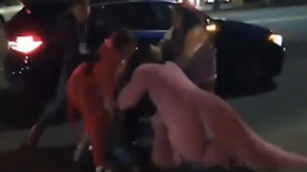 VIDEO: Mujeres en disfraces consiguen salvar a chica de la agresión de su novio