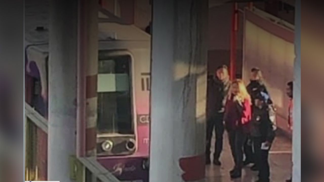 Menor muere arrollada por convoy al arrojarse a las vías del Metro en CDMX