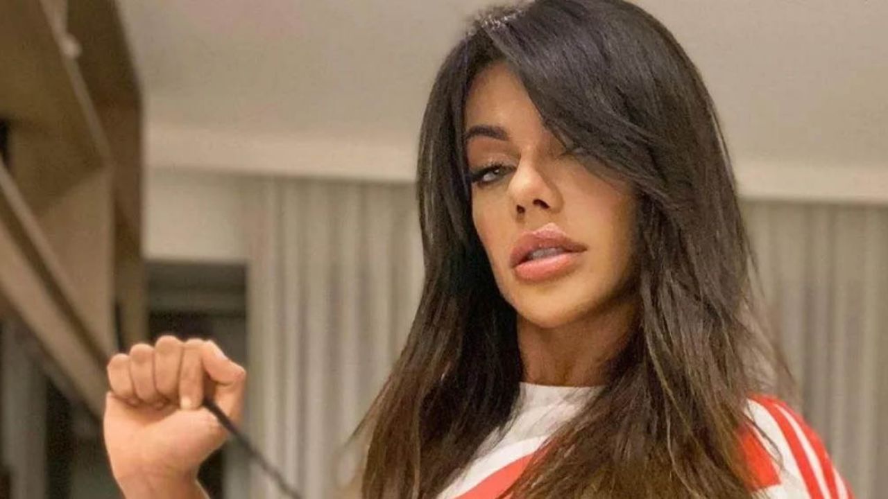 Sudada y en paños menores, Suzy Cortez luce su abdomen de piedra
