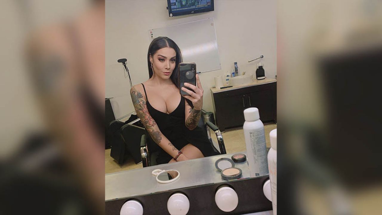 “Tremenda”: Érika Fernández se exhibe al natural acostada en la cama