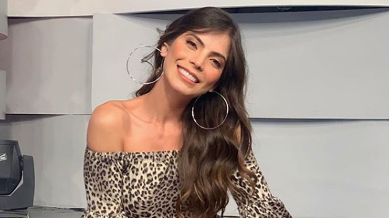 Esmeralda Ugalde, hermana de Ana Bárbara, deleita con bikini de corazones