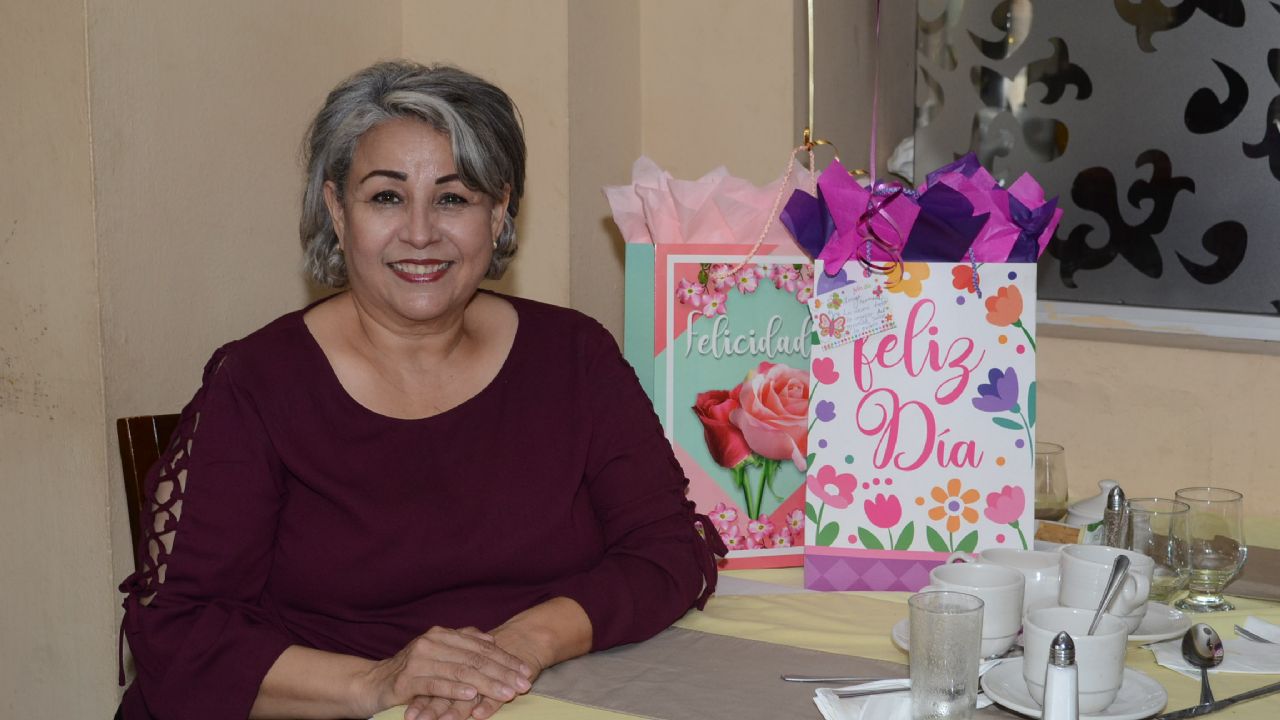 Mary Carmen Zazueta celebra su cumpleaños con un rico desayuno