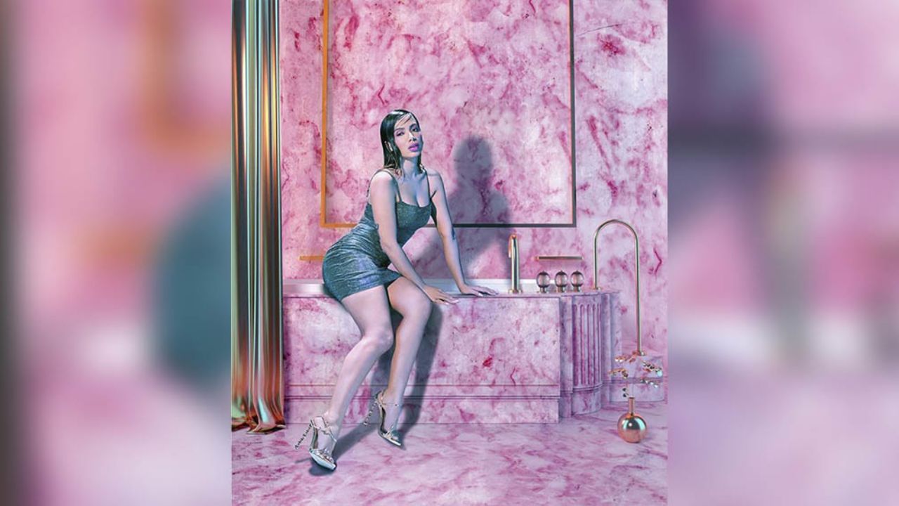 Anitta deja poco a la imaginación al lucir sus legging transparentes